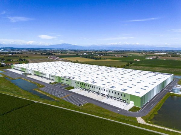 locale commerciale in affitto a Nogarole Rocca