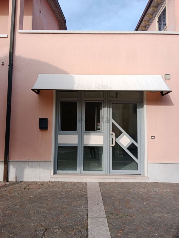 ufficio in affitto a Nogarole Rocca in zona Bagnolo