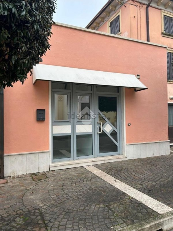 ufficio in affitto a Nogarole Rocca