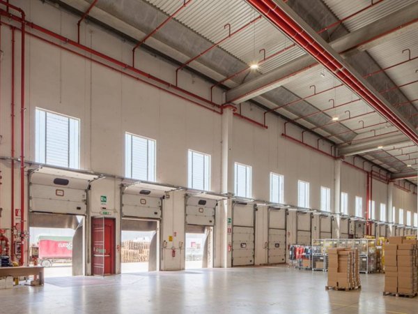 locale commerciale in affitto a Nogarole Rocca