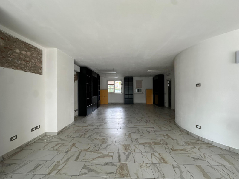 negozio in affitto a Nogarole Rocca in zona Pradelle