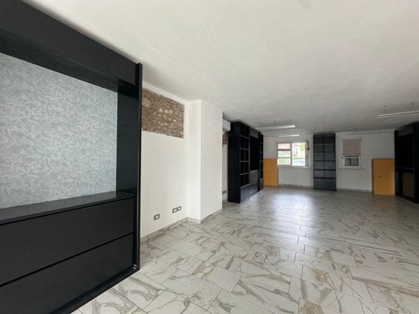ufficio in affitto a Nogarole Rocca in zona Pradelle
