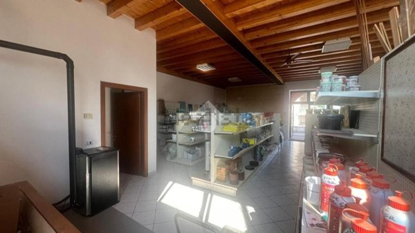 negozio in affitto ad Oppeano