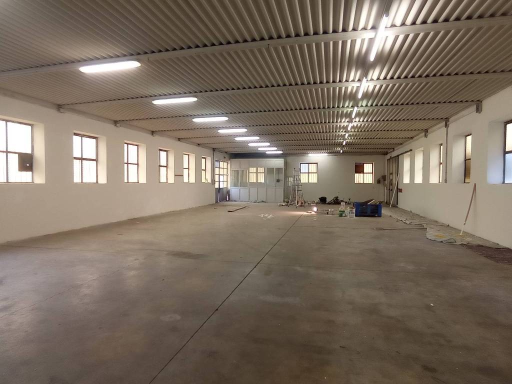 locale commerciale in affitto ad Oppeano in zona Vallese