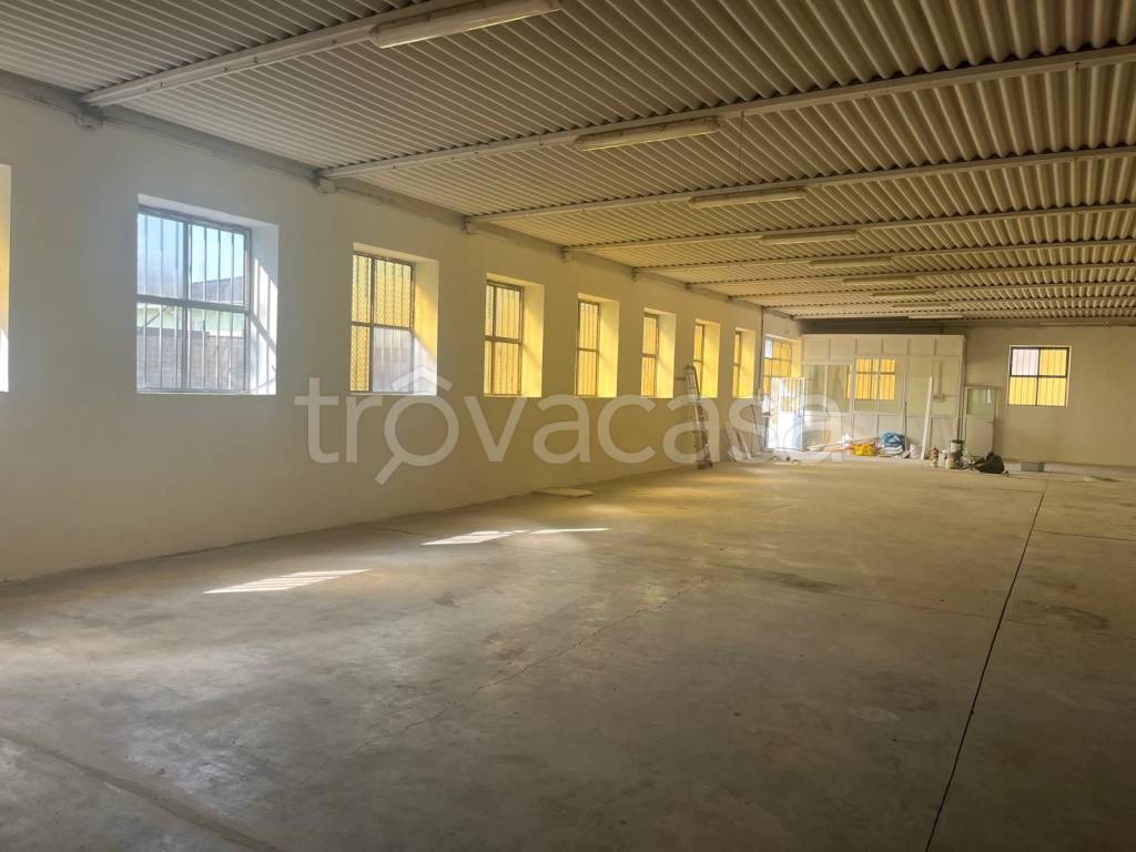 locale commerciale in affitto ad Oppeano in zona Vallese
