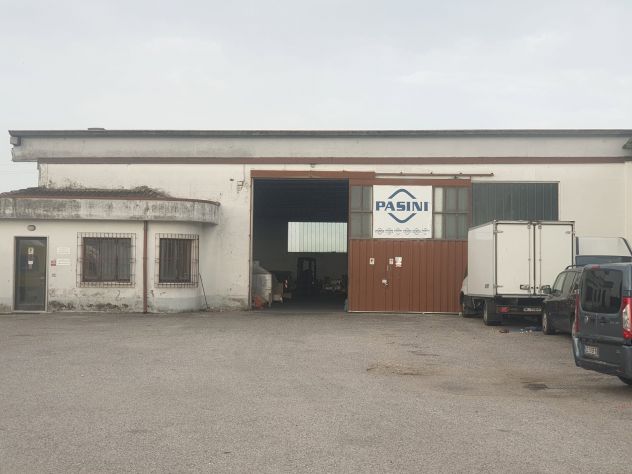 locale commerciale in affitto ad Oppeano in zona Villa Fontana