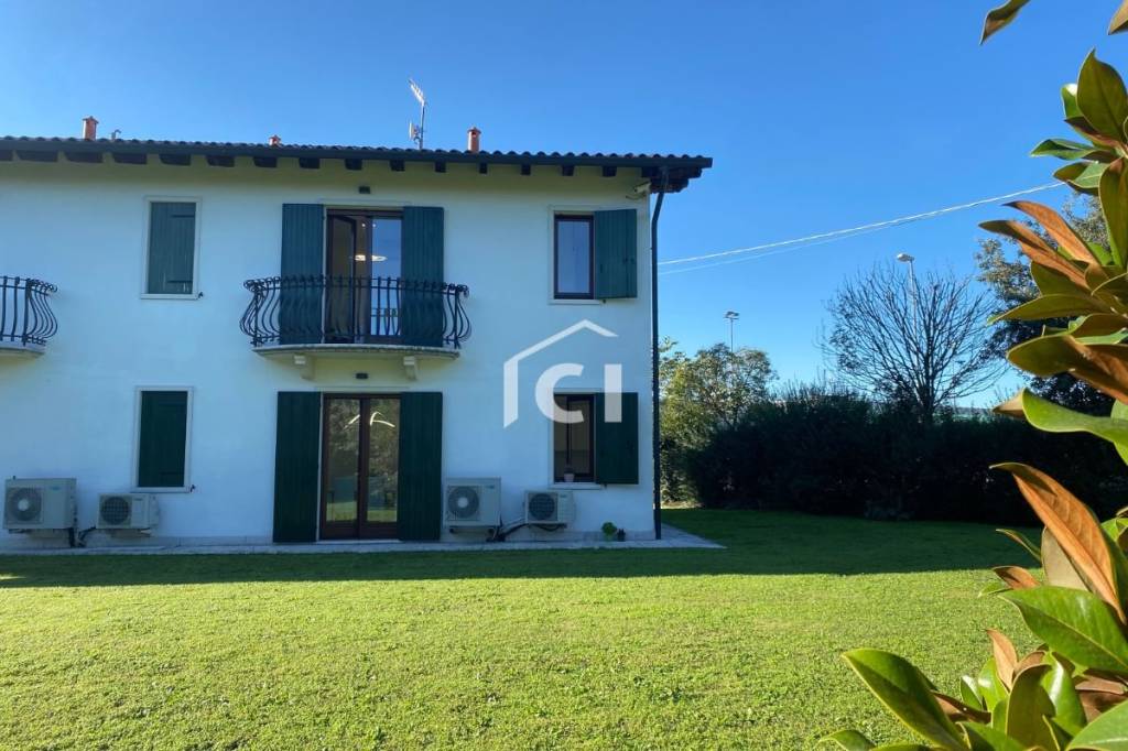 casa indipendente in affitto a Pescantina