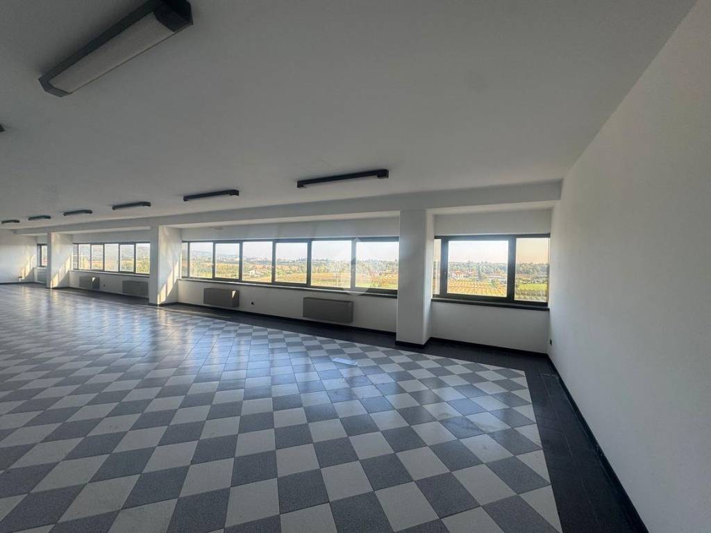 ufficio in affitto a Pescantina in zona Settimo