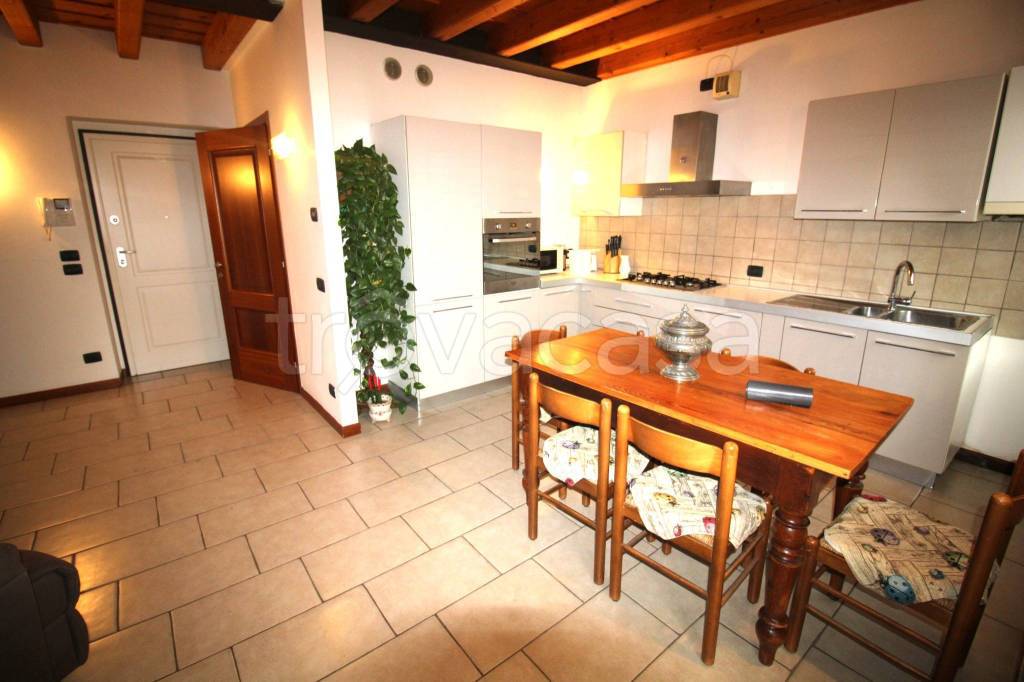 appartamento in affitto a Pescantina