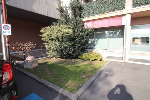 negozio in affitto a Pescantina