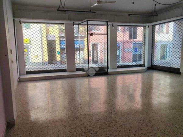 negozio in affitto a Pescantina