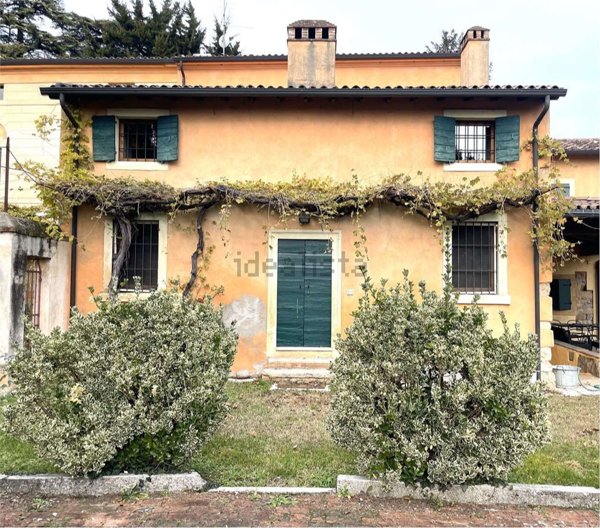 casa indipendente in affitto a Pescantina