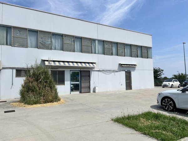 ufficio in affitto a Pescantina in zona Settimo