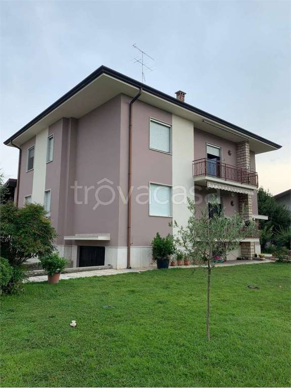 casa indipendente in affitto a Peschiera del Garda