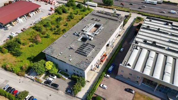locale commerciale in affitto a Peschiera del Garda