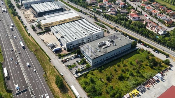 locale di sgombero in affitto a Peschiera del Garda