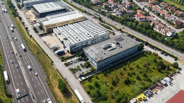 negozio in affitto a Peschiera del Garda