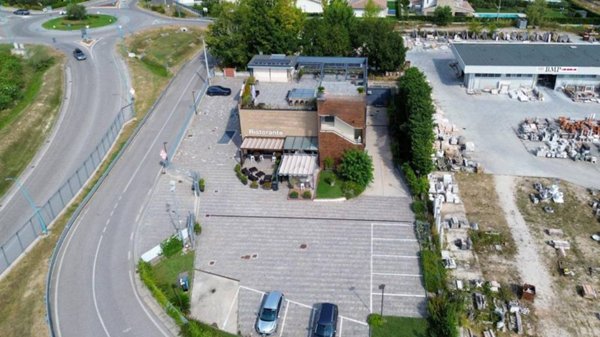 locale commerciale in affitto a Peschiera del Garda