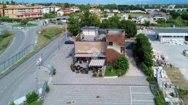negozio in affitto a Peschiera del Garda
