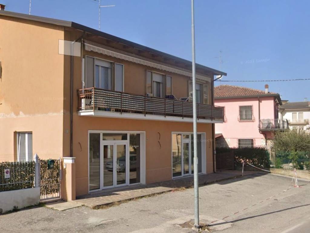 negozio in affitto a Peschiera del Garda