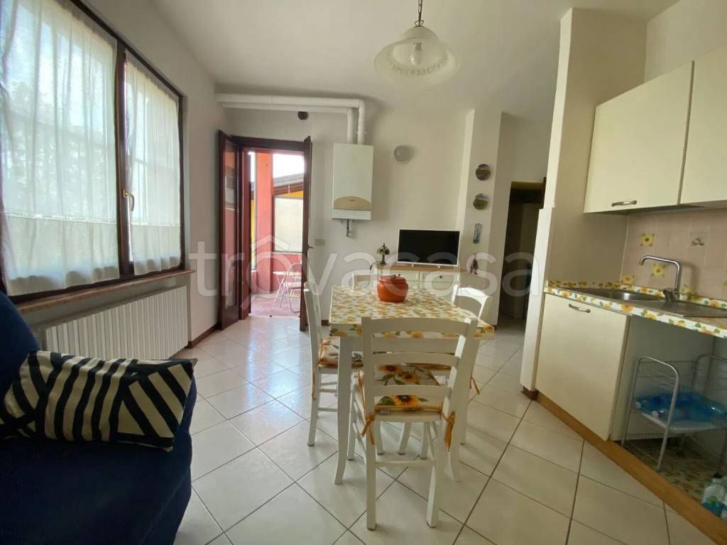 appartamento in affitto a Peschiera del Garda in zona Dolci