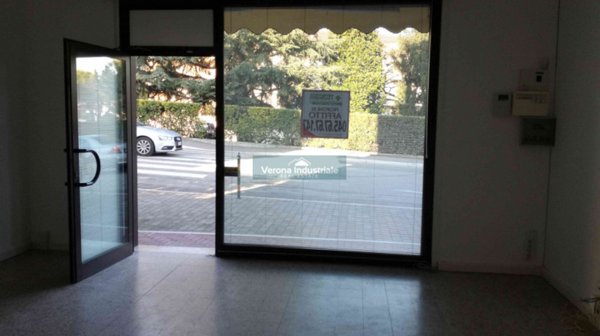 negozio in affitto a Peschiera del Garda
