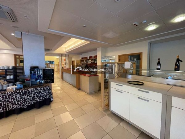 negozio in affitto a Peschiera del Garda