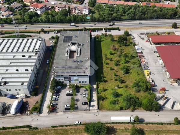 negozio in affitto a Peschiera del Garda