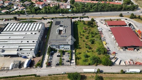 negozio in affitto a Peschiera del Garda