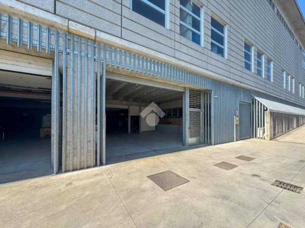 locale commerciale in affitto a Peschiera del Garda