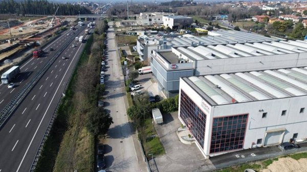 locale commerciale in affitto a Peschiera del Garda