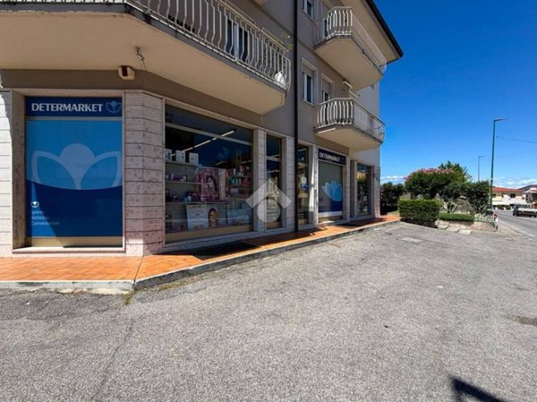 negozio in affitto a Peschiera del Garda