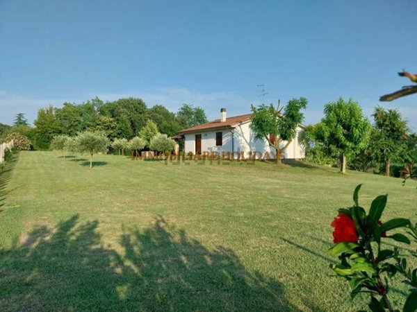 casa indipendente in affitto a Peschiera del Garda