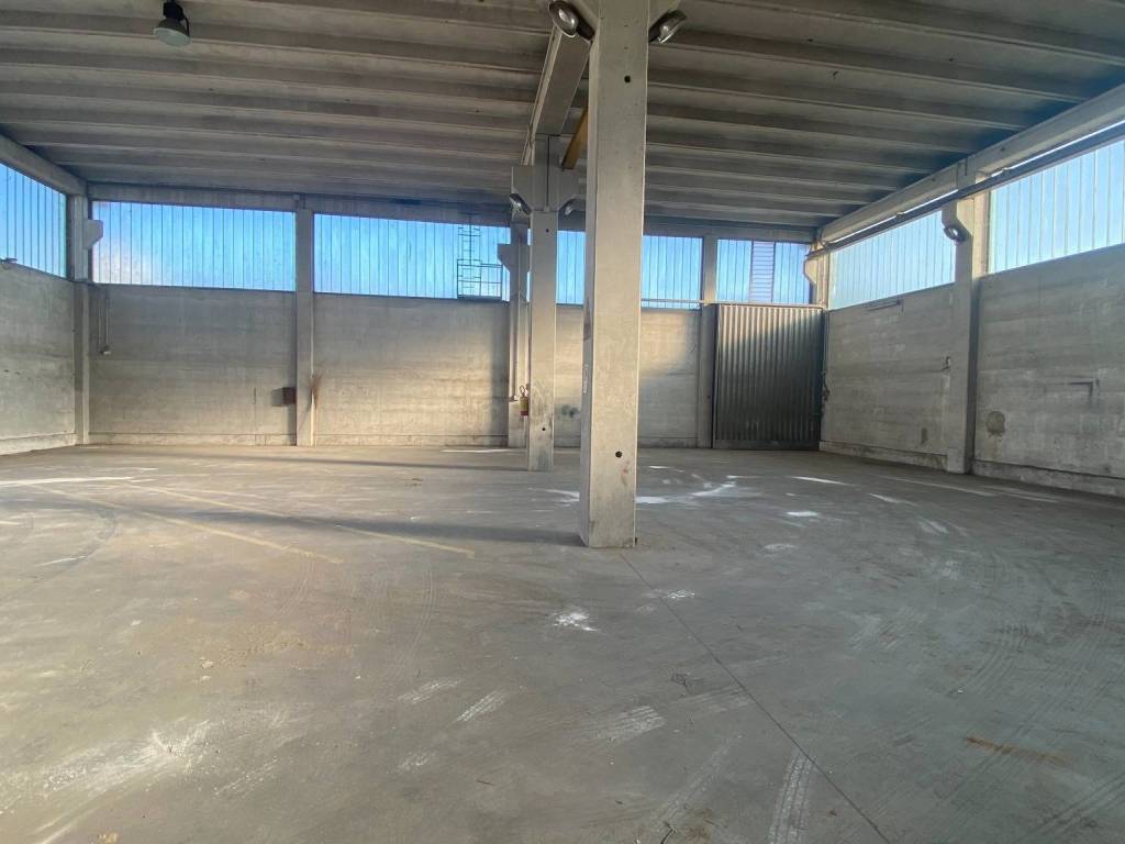 locale commerciale in affitto a Povegliano Veronese