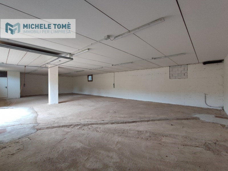 locale commerciale in affitto a Rivoli Veronese