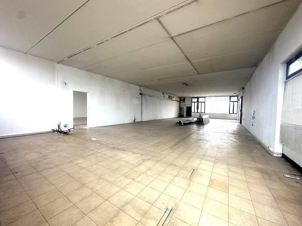 locale commerciale in affitto a San Giovanni Lupatoto