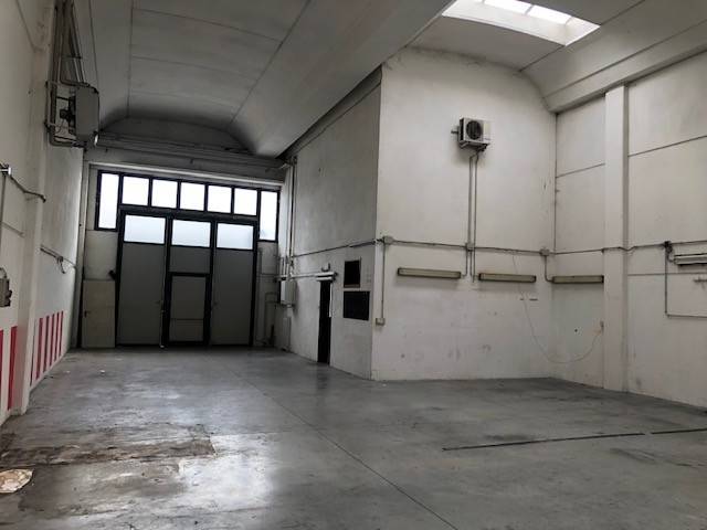 locale commerciale in affitto a San Giovanni Lupatoto