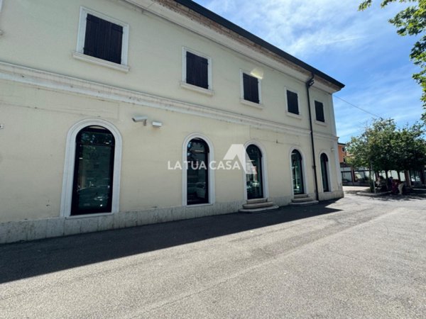 locale commerciale in affitto a San Giovanni Lupatoto