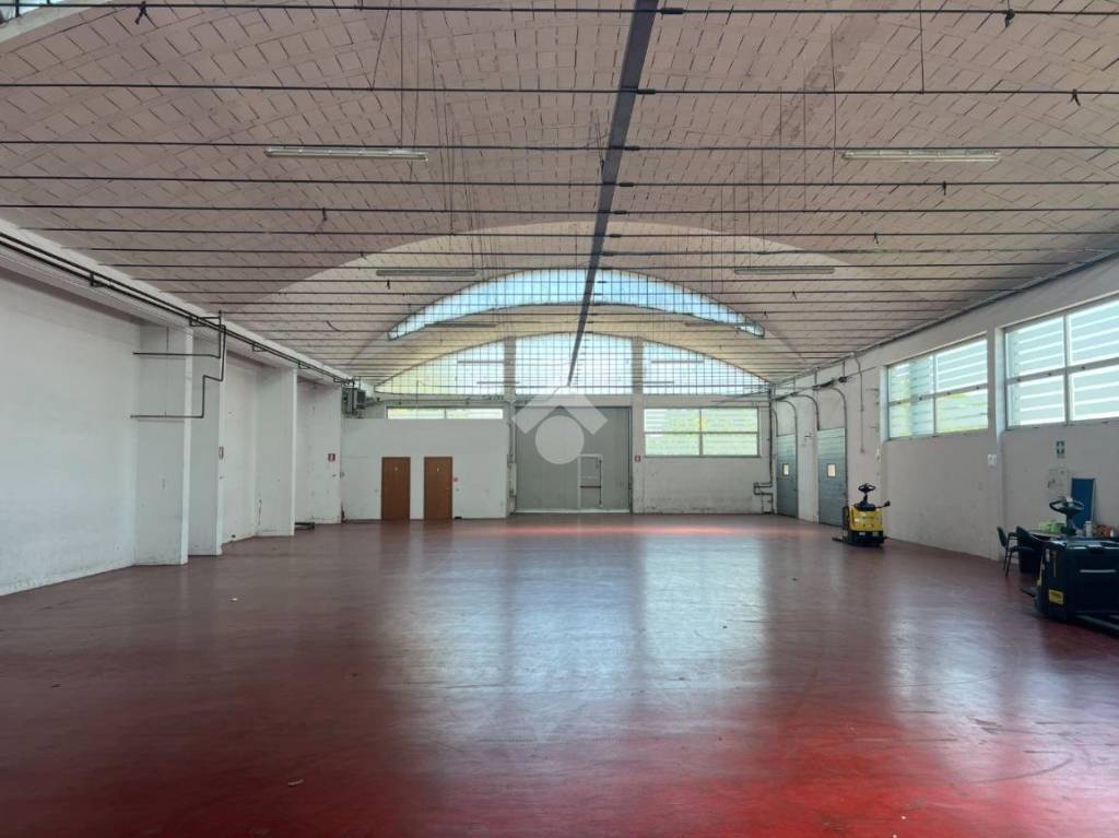 locale commerciale in affitto a San Giovanni Lupatoto