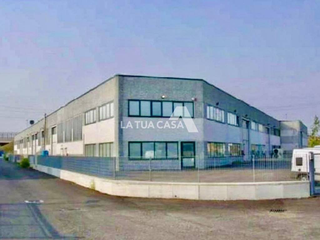 negozio in affitto a San Giovanni Lupatoto