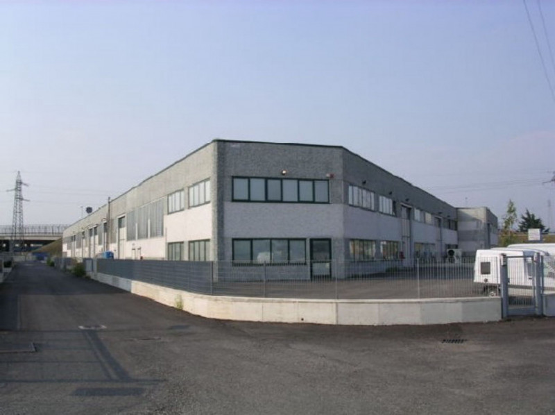 negozio in affitto a San Giovanni Lupatoto