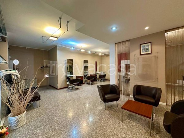 negozio in affitto a San Giovanni Lupatoto