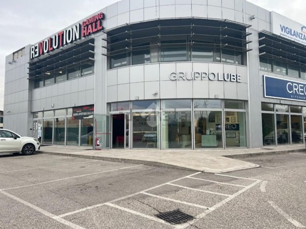 negozio in affitto a San Giovanni Lupatoto