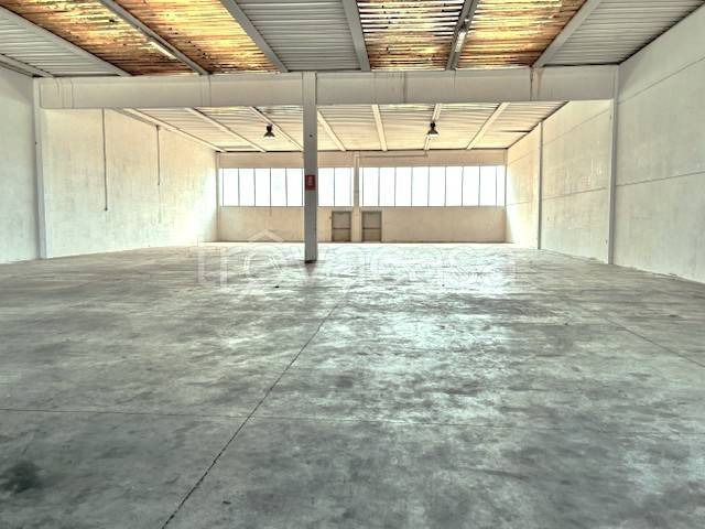 locale commerciale in affitto a San Giovanni Lupatoto