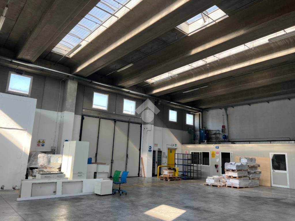 locale commerciale in affitto a San Giovanni Lupatoto