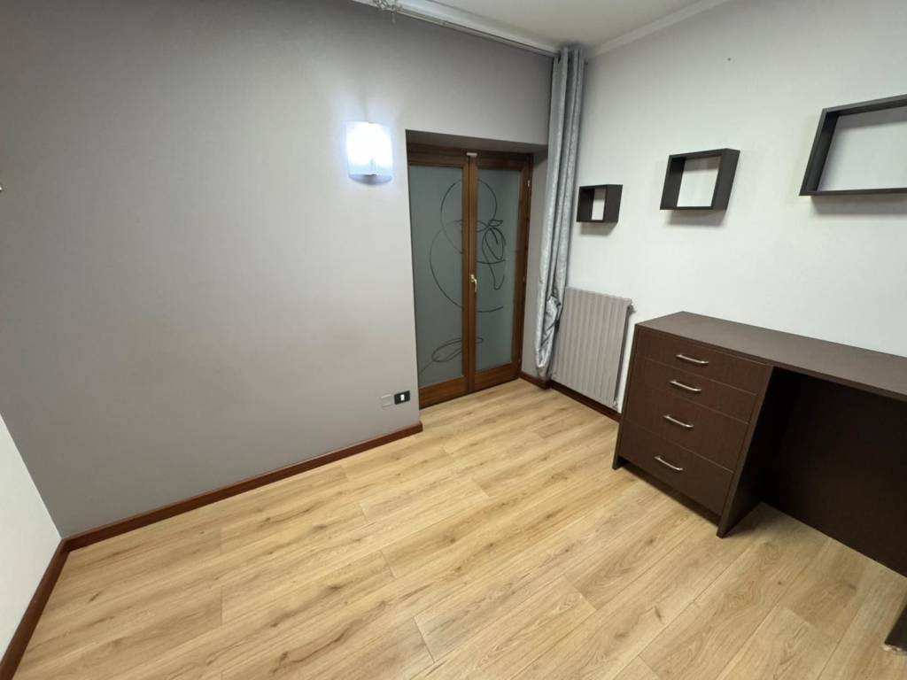 negozio in affitto a San Giovanni Lupatoto