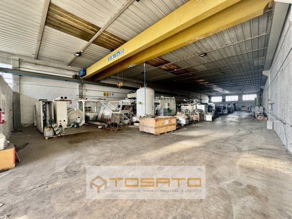 locale commerciale in affitto a San Giovanni Lupatoto in zona Pozzo