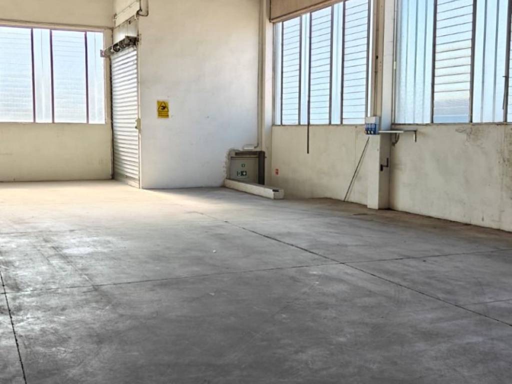 locale commerciale in affitto a San Giovanni Lupatoto