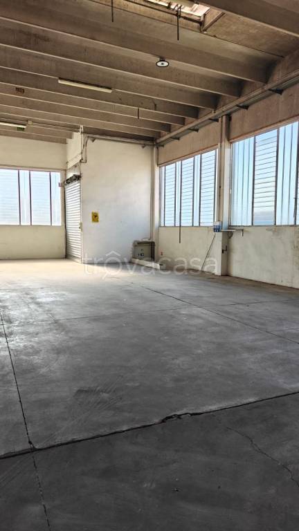 locale commerciale in affitto a San Giovanni Lupatoto