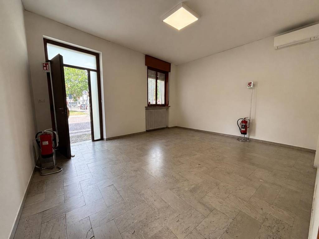 ufficio in affitto a San Giovanni Lupatoto in zona Pozzo